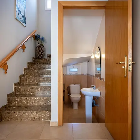 At095 House With Private Pool *